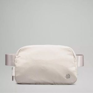 NWT LULULEMON BELT BAG WHITE OPAL